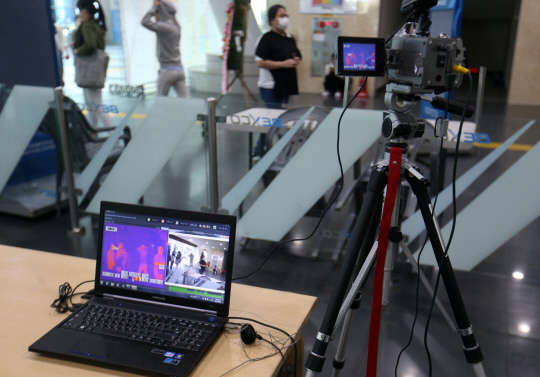 6일 오후 부산 해운대구 벡스코에서 메르스 감염에 대비해 발열감지기가 설치돼 있다.